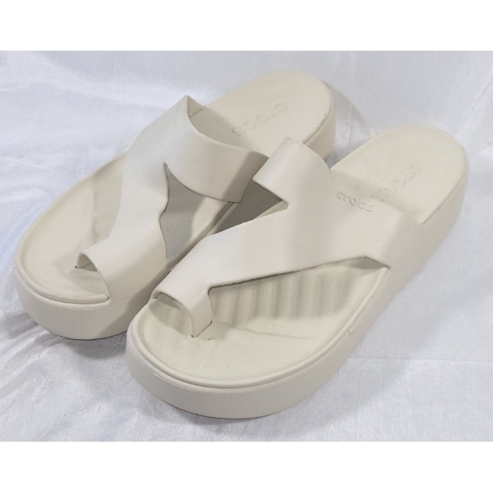 Crocs Women's Getaway Platform Toe Loop Sandals - Sandstone - Size 8 Wide